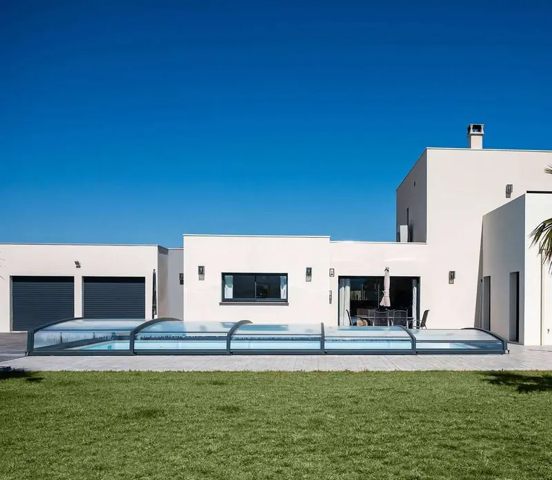 N-CLOSURE low-profile retractable pool enclosure